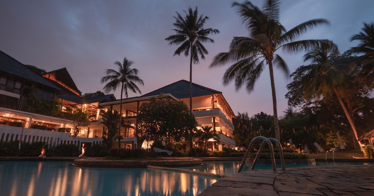 Advantages of using AI chatbot in hotel management